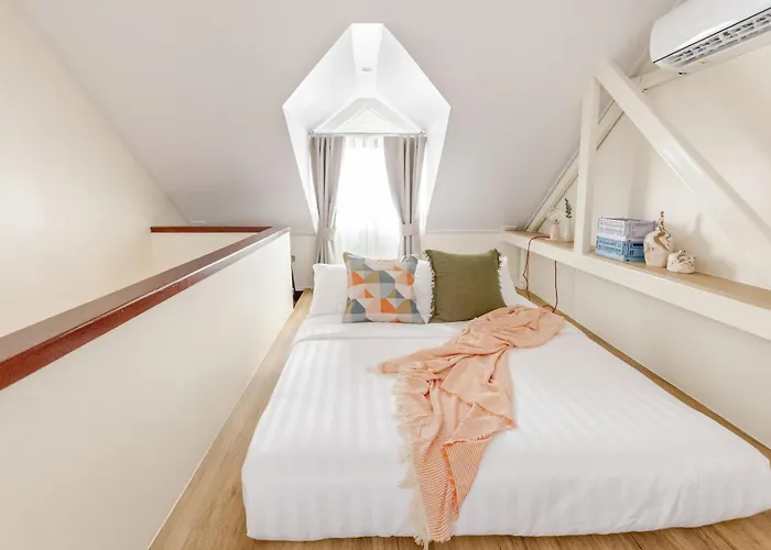 Nueng Rana 232 Corner View 1br Duplex 3beds / 2b * Bangkok